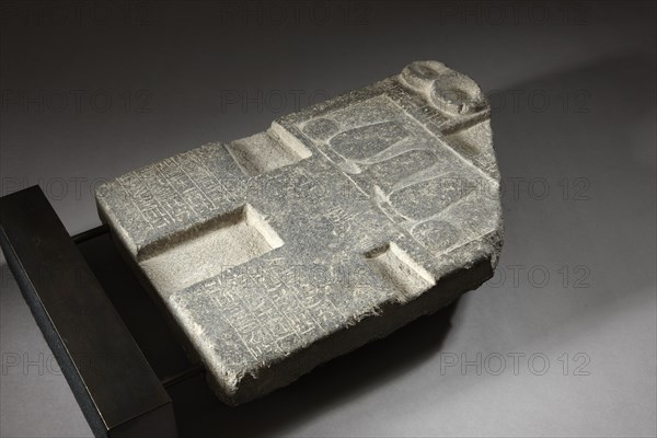 Egyptian offering table for Senousret, prophet of Amun