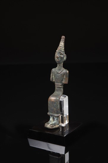 Statuette représentant une divinité assise