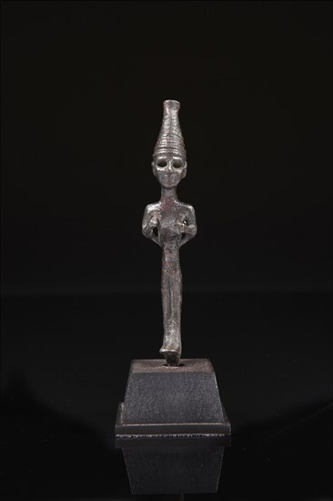 Cananean votive statuette figuring a standing divinity