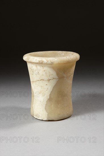 Vase cylindrique à paroi légèrement concave