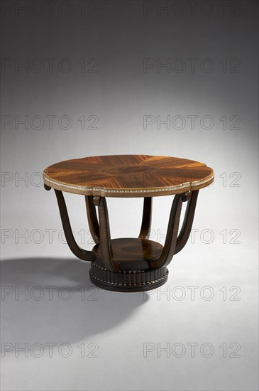 Centre table with polylobed top