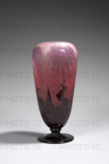 Baluster vase on pedestal