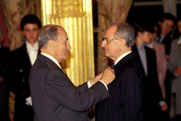 21/10/1993. F.MITTERRAND DECORE P.BERGE