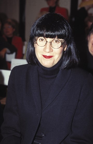 00/03/1996. PARIS: DEFILE DE MARIE MERCIE