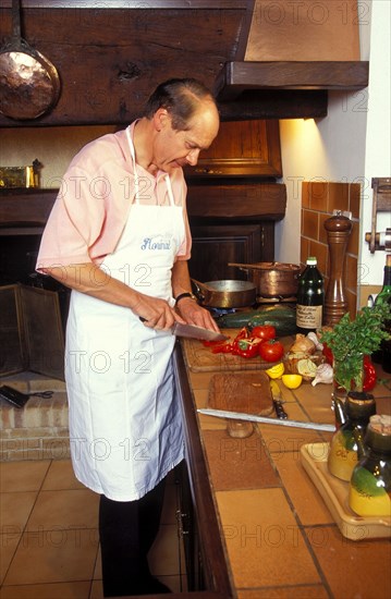 00/07/1996. MICHEL MONTIGNAC ET SA FEMME SUZY       AU DOMAINE DU MOULIN