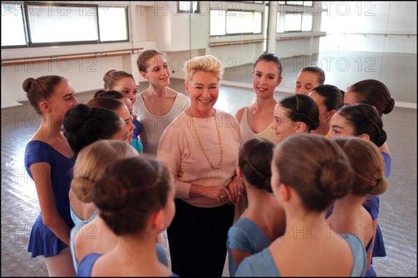 01/10/2000. The "Petits Rats", pupils of the Opera Garnier ballet class in Paris, working as extras.