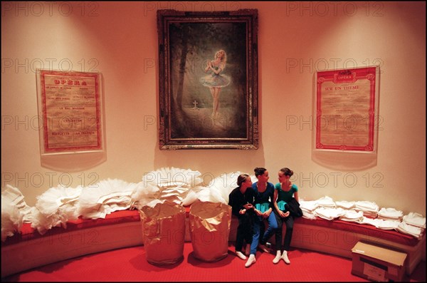 01/10/2000. The "Petits Rats", pupils of the Opera Garnier ballet class in Paris, working as extras.