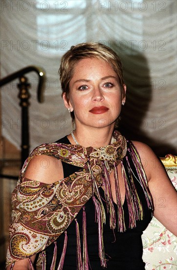 18/03/1998. PARIS : SHARON STONE AU RITZ