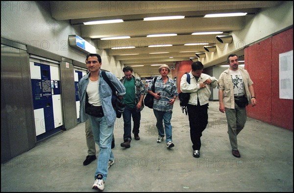 06/00/1998. S.P.S.M. Anti-Pickpocket squad in the metro.