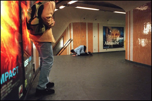 06/00/1998. S.P.S.M. Anti-Pickpocket squad in the metro.