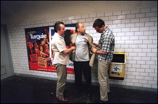 06/00/1998. S.P.S.M. Anti-Pickpocket squad in the metro.