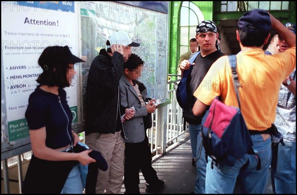 06/00/1998. S.P.S.M. Anti-Pickpocket squad in the metro.