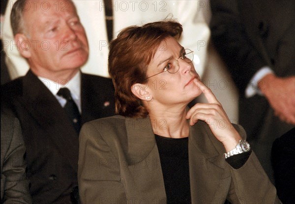 MONTE CARLO. 07/12/99. THE ROYAL FAMILY OF MONACO UNVEILS THE NEW STATION