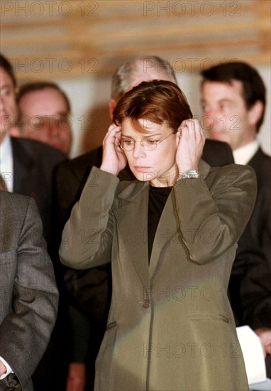 MONTE CARLO. 07/12/99. THE ROYAL FAMILY OF MONACO UNVEILS THE NEW STATION