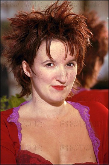 10/00/2000. Exclusive. Anne Roumanoff, close up.