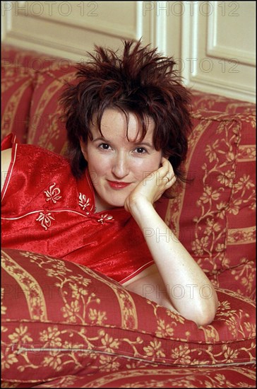 10/00/2000. Exclusive. Anne Roumanoff, close up.