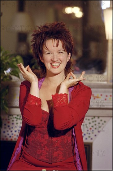 10/00/2000. Exclusive. Anne Roumanoff, close up.