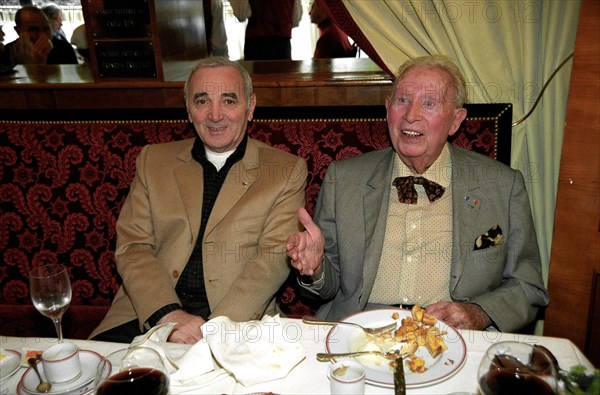 11/11/2000. C. TRENET ET C. AZNAVOUR AU FOUQUET'S   POUR LA SAINT CHARLES