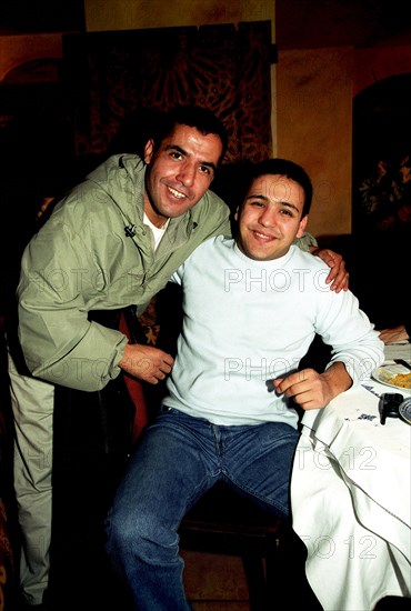 12/11/2000. CELEBRITES AU RESTAURANT "MANSOURIA"