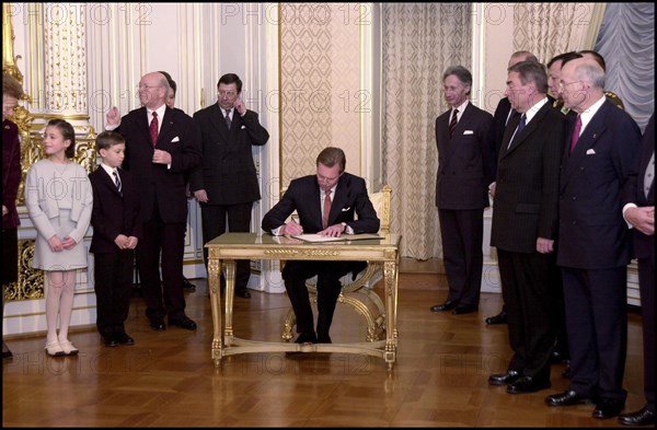 12/18/2000. Prince Guillaume enthroned Grand Duke of Luxembourg.