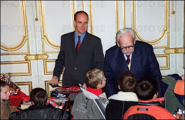 12/20/2000. Christmas tree in Monaco.