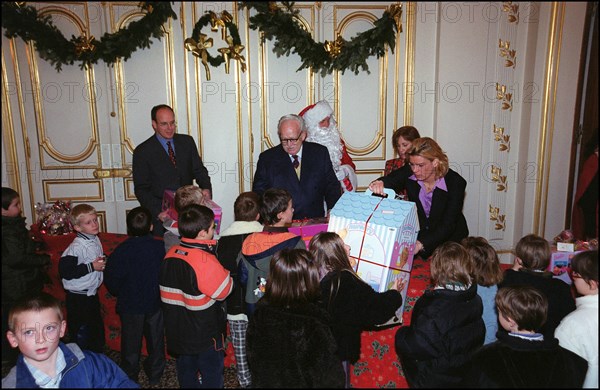 12/20/2000. Christmas tree in Monaco.