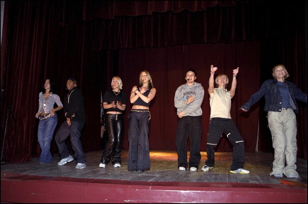 02/08/2001. The new band "S club 7" to Luchon festival