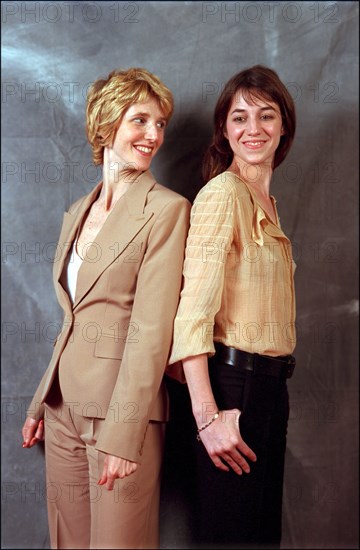 05/09/2001. Cannes film festival: Studio shot of Sandrine Kiberlain and Charlotte Gainsbourg.