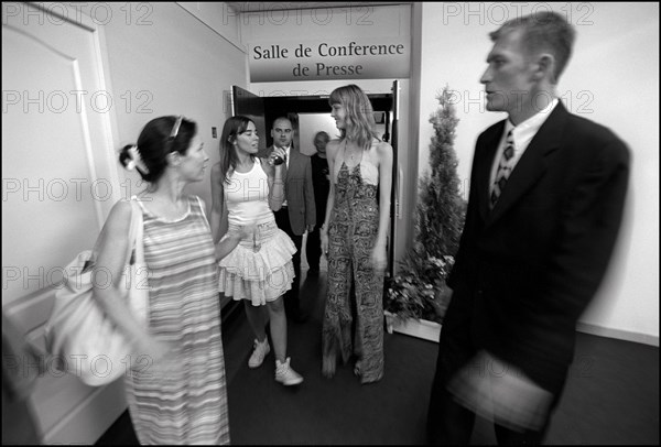 05/12/2001. 54th Cannes film festival: Press conference and photocall of "CQ" team.