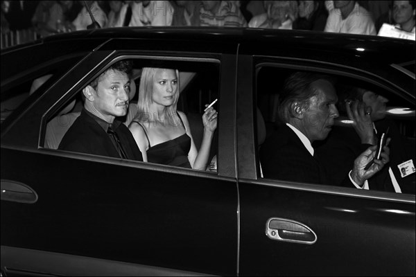 15/05/2001. CANNES 2001: ROBIN WRIGHT + SEAN PENN   NOIR + BLANC