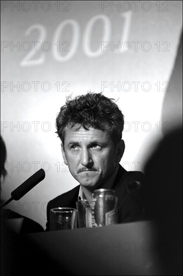 05/15/2001.54th Cannes Film Festival: Sean Penn and Robin Wright