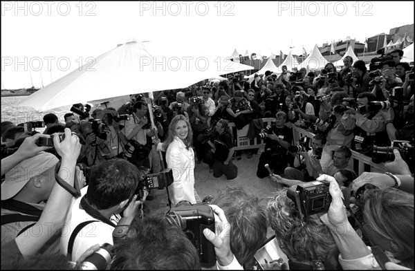 05/17/2001. 54th. Cannes Film Festival: Faye Dunaway - Backstage