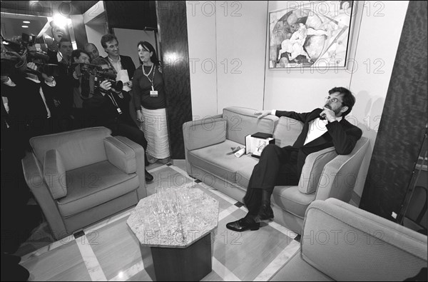 05/20/2001. 54th Cannes Film Festival : Exclusive Backstage closing ceremony