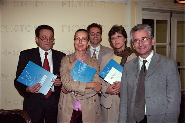 06/19/2001. Press conference of "la voix de l'enfant" with Carole Bouquet.