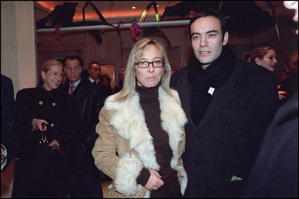 12/12/2001. Party at Van Cleef and Arpels shop on Vendome square.