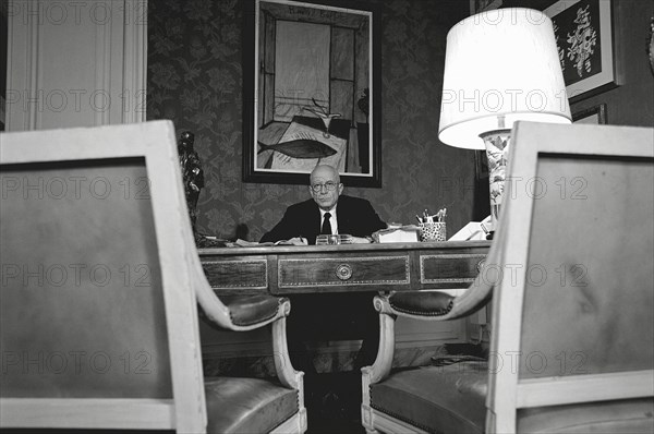 02/06/2002.  Close-up of the lawyer Francois Gibault at home.