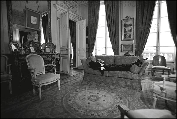 02/06/2002.  Close-up of the lawyer Francois Gibault at home.