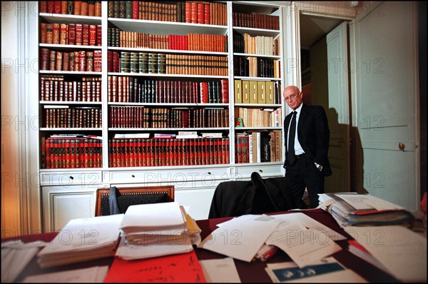 02/06/2002.  Close-up of the lawyer Francois Gibault at home.