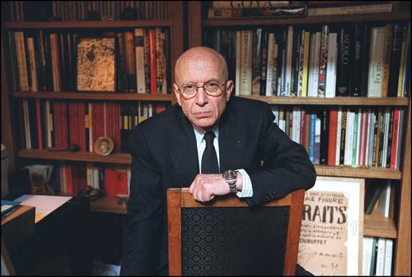 02/06/2002.  Close-up of the lawyer Francois Gibault at home.