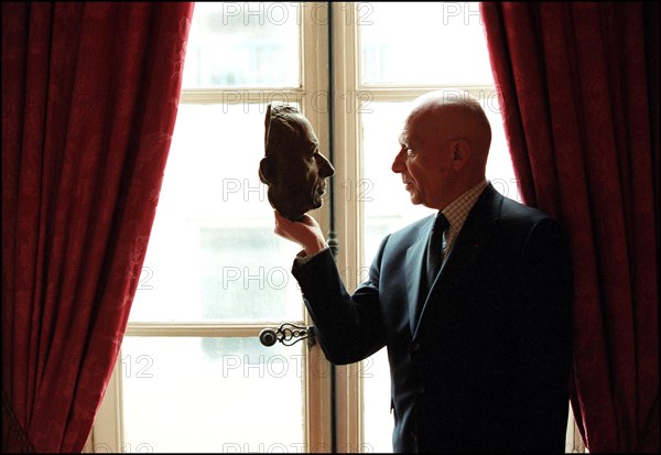 02/06/2002.  Close-up of the lawyer Francois Gibault at home.