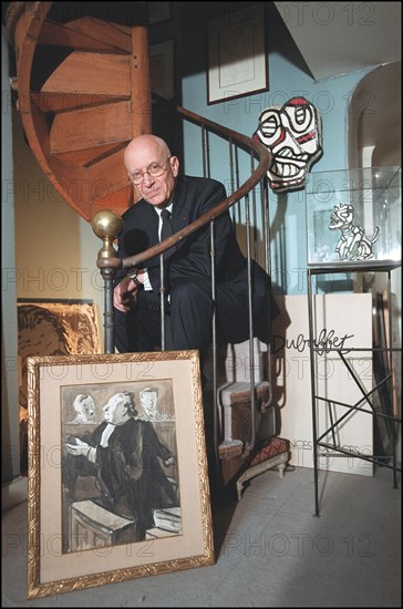 02/06/2002.  Close-up of the lawyer Francois Gibault at home.