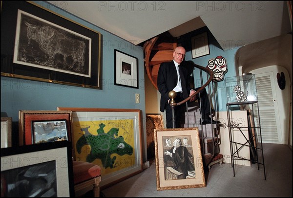 02/06/2002.  Close-up of the lawyer Francois Gibault at home.