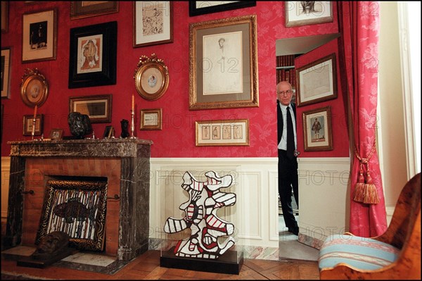 02/06/2002.  Close-up of the lawyer Francois Gibault at home.