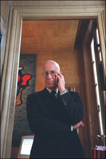 02/06/2002.  Close-up of the lawyer Francois Gibault at home.