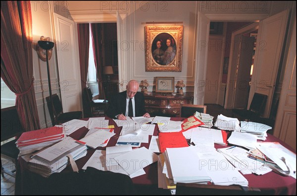 02/06/2002.  Close-up of the lawyer Francois Gibault at home.