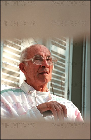 06/00/2000.  Close-up Andre Courreges at home.