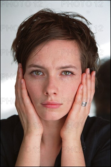 02/00/2002. Close up : Actress Julie Anne Roth stars in Dan Jemett's "Shake", an adaptation of Shakespeare's "Twelfth night".