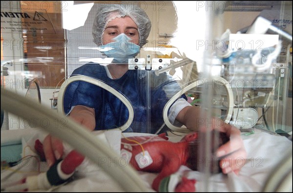 03/02/2002. Premature babies at the intensive care unit of the Cochin hospital.