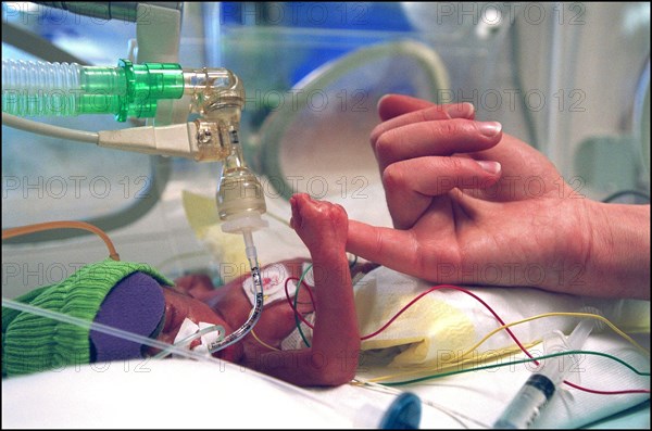 03/02/2002. Premature babies at the intensive care unit of the Cochin hospital.