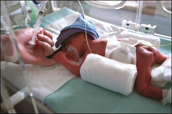 03/02/2002. Premature babies at the intensive care unit of the Cochin hospital.